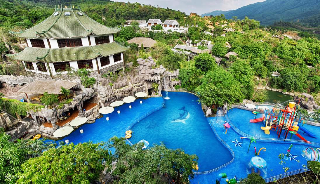 suối khoáng nóng núi thần tài