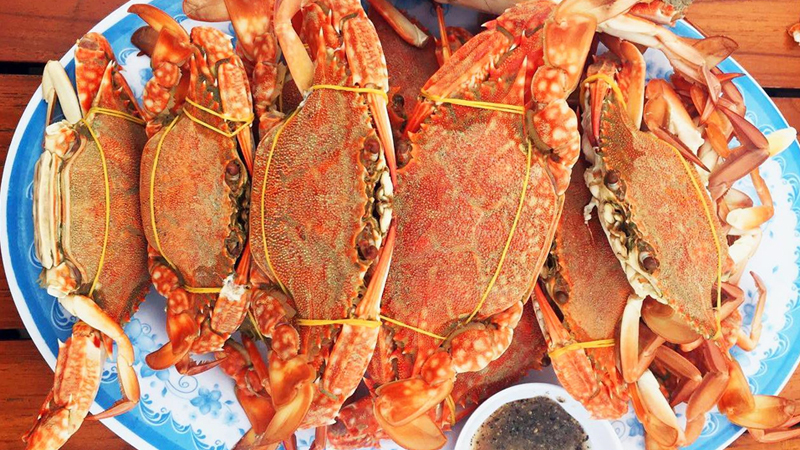 ghẹ hấp bia đảo hải tặc