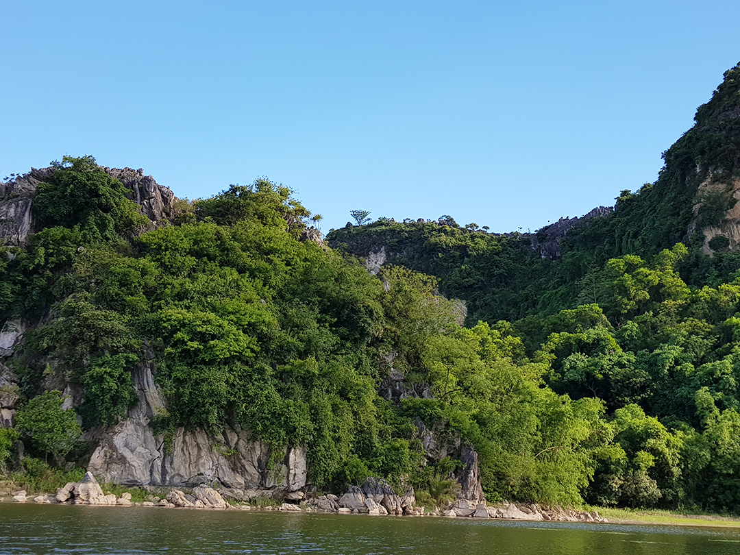 tham quan các đảo quanh hồ quan sơn