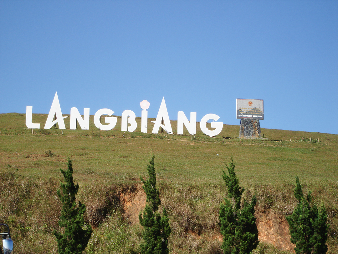 cắm trại đỉnh n&uacute;i langbiang đ&agrave; lạt