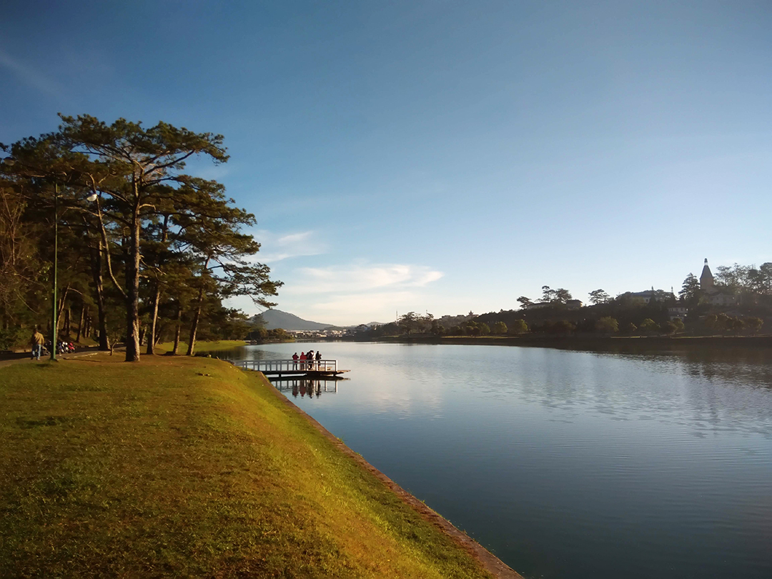 cắm trại hồ xu&acirc;n hương đ&agrave; lạt