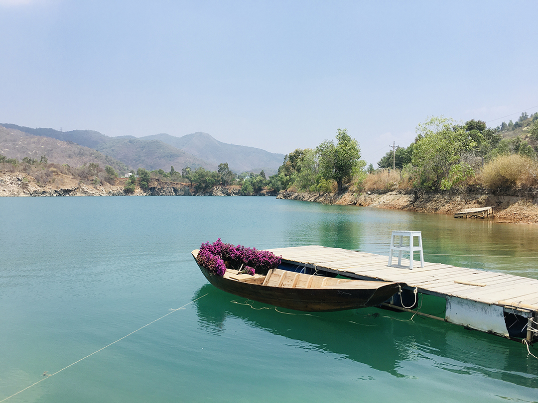 chi phí du lịch hồ đá xanh