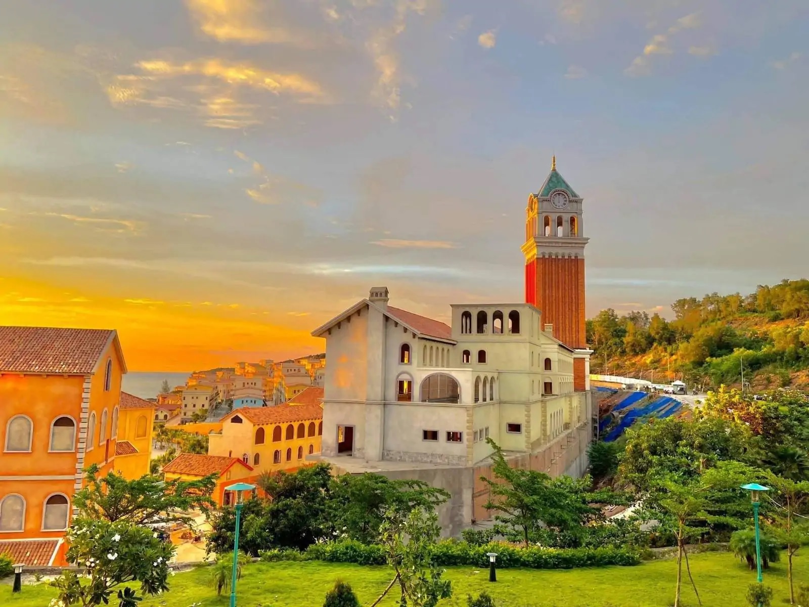 tháp đồng hồ grand world phú quốc