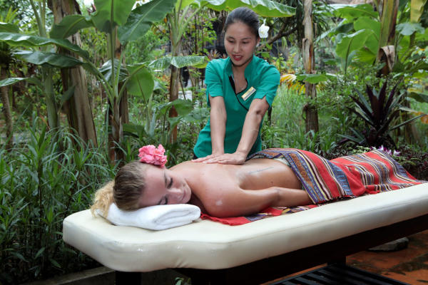 trải nghiệm hoạt động massage cổ truyền