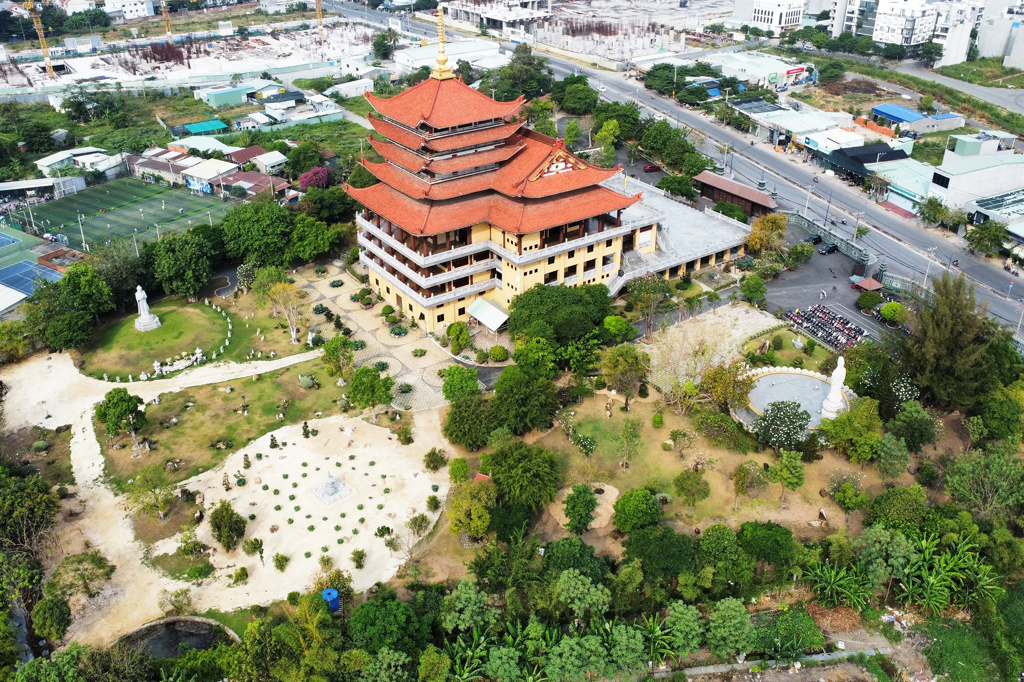 Chùa huê nghiêm ngôi cổ tự lâu đời bậc nhất ở sài gòn
