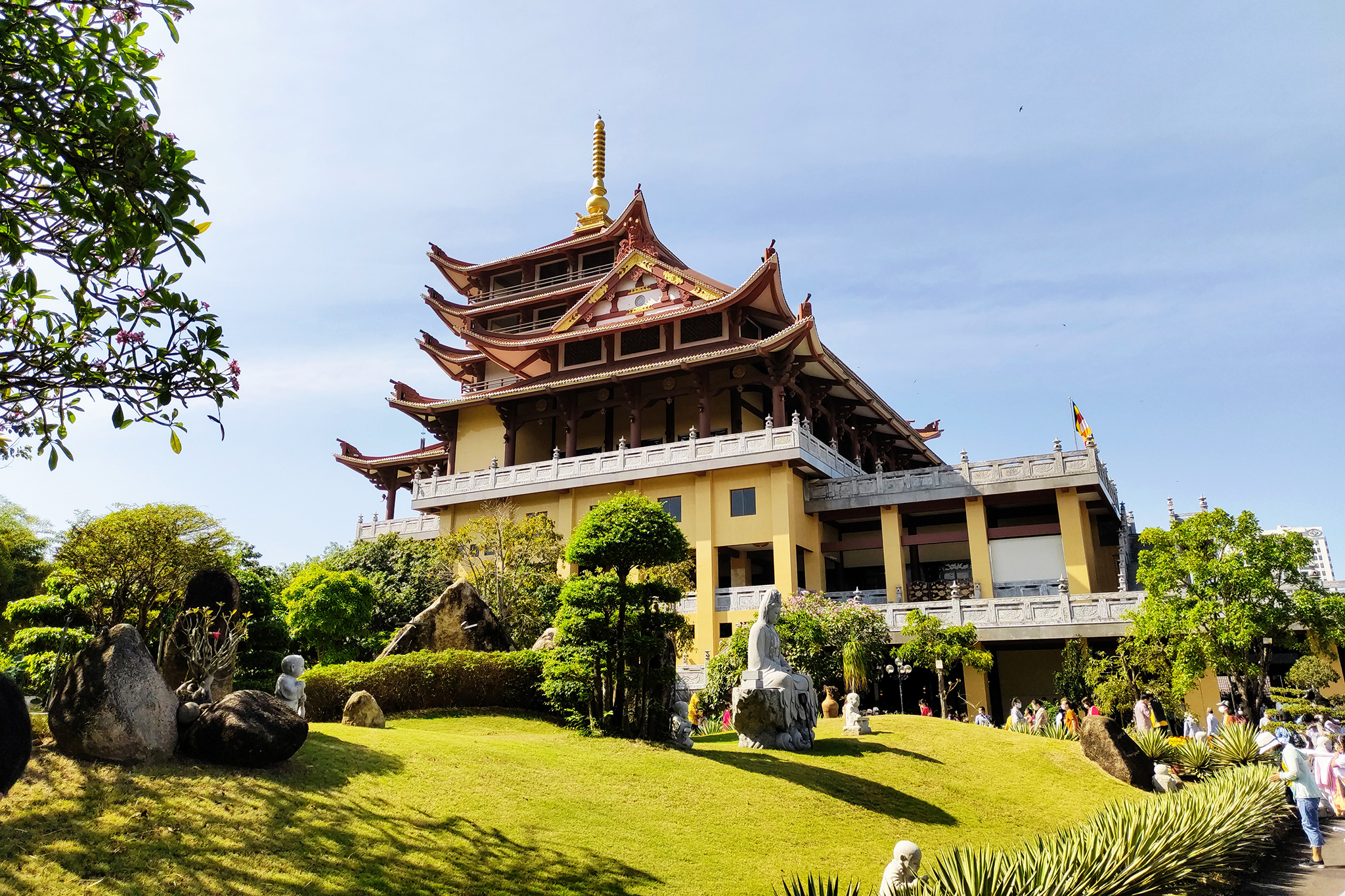 chùa huê nghiêm quận 2