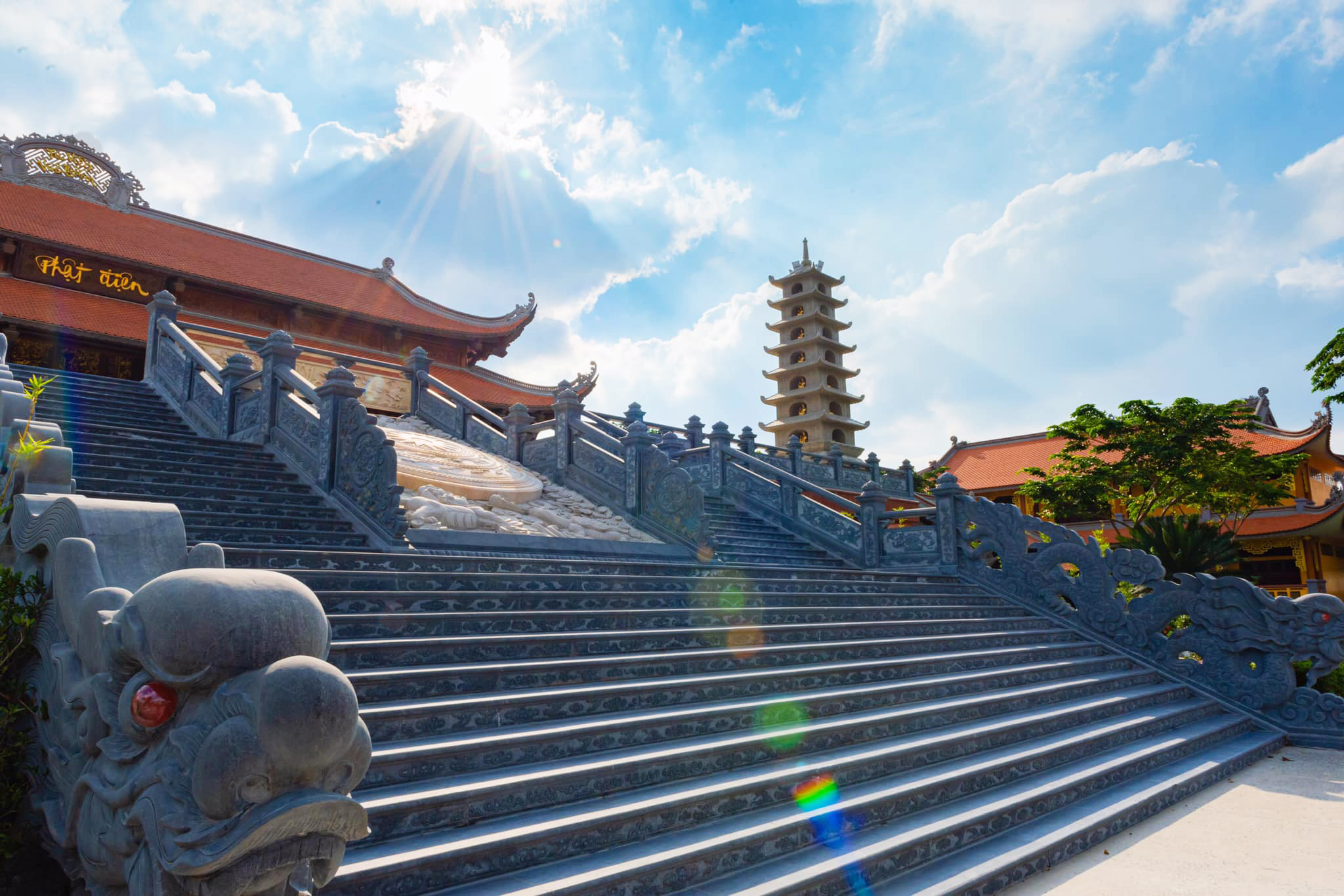 tòa nhà trung tâm chùa vĩnh nghiêm