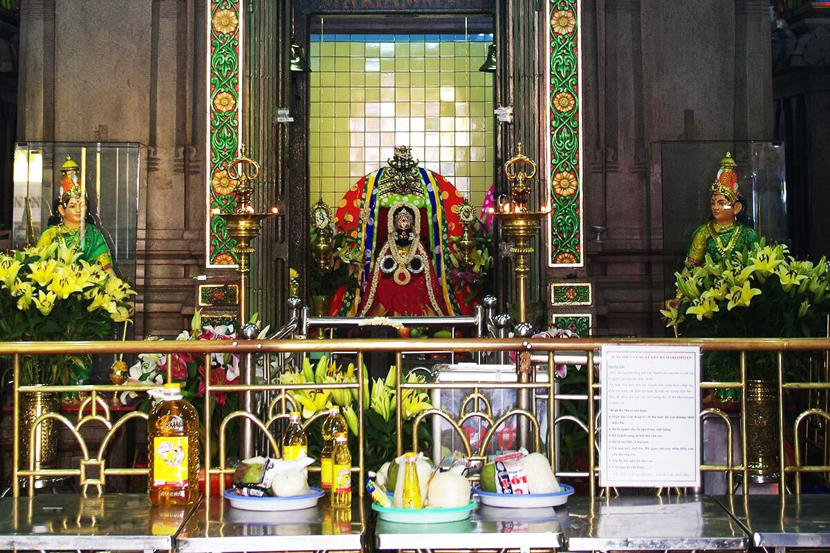 lễ hiến tế bà mariamman bằng lửa