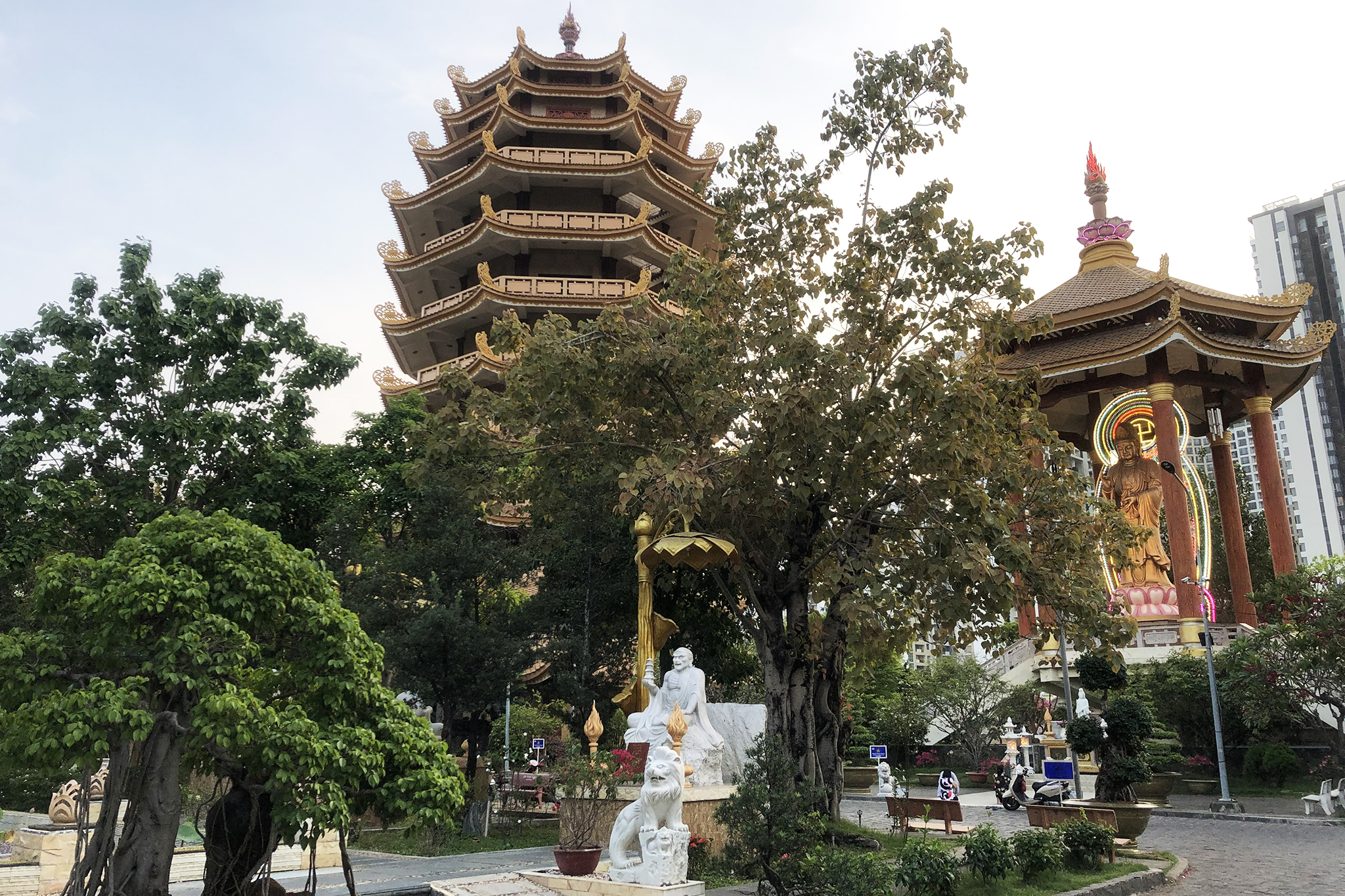 chùa minh đăng quang quận 2