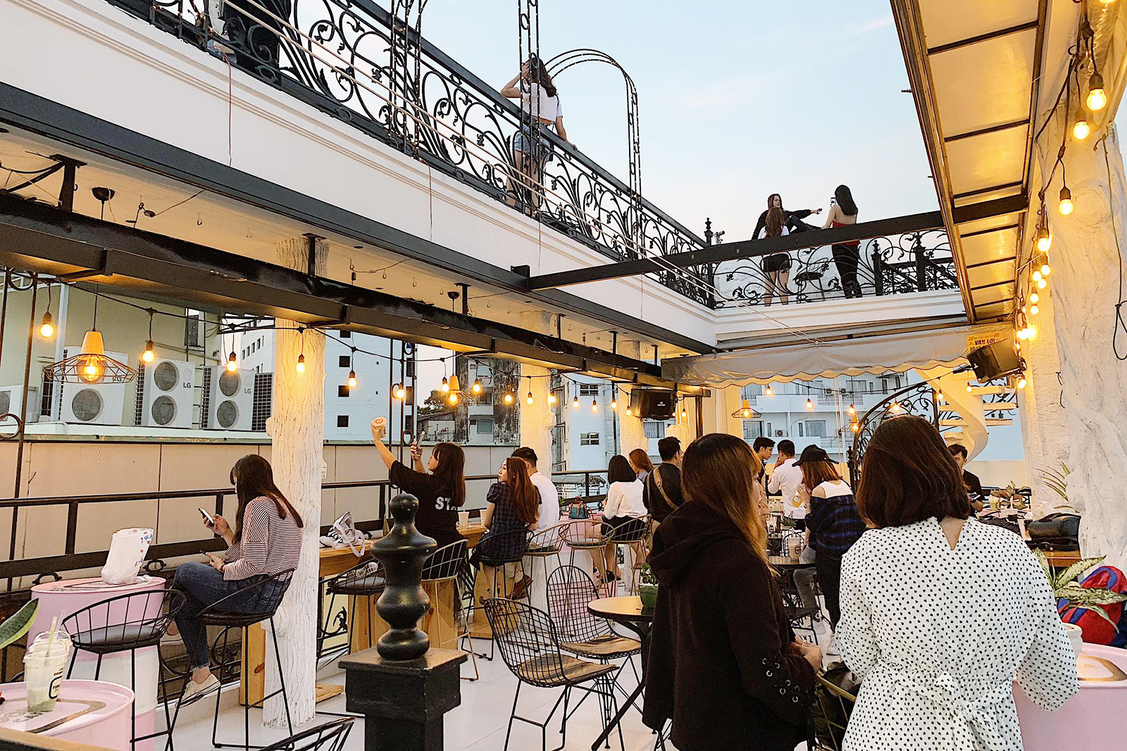 cafe sân thượng quận 1