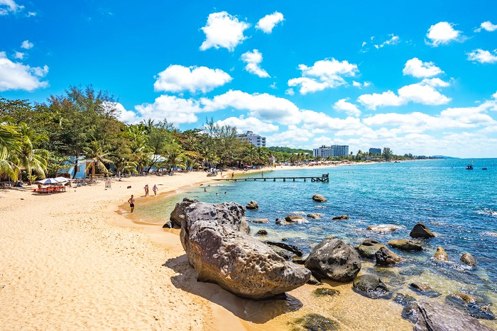 tắm biển ở làng chài hàm ninh phú quốc