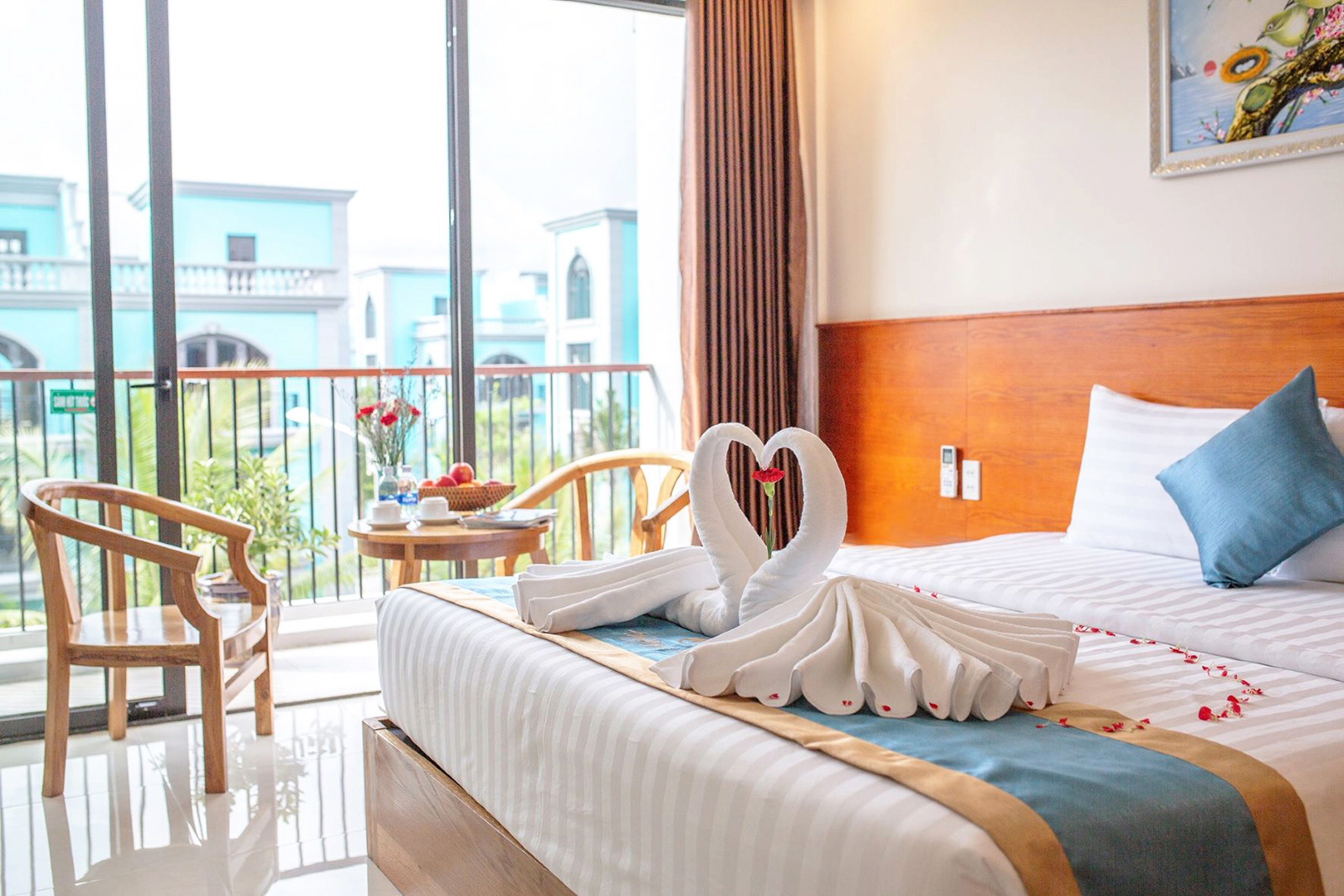 thúy nga hotel phú quốc có chỗ đậu xe hơi