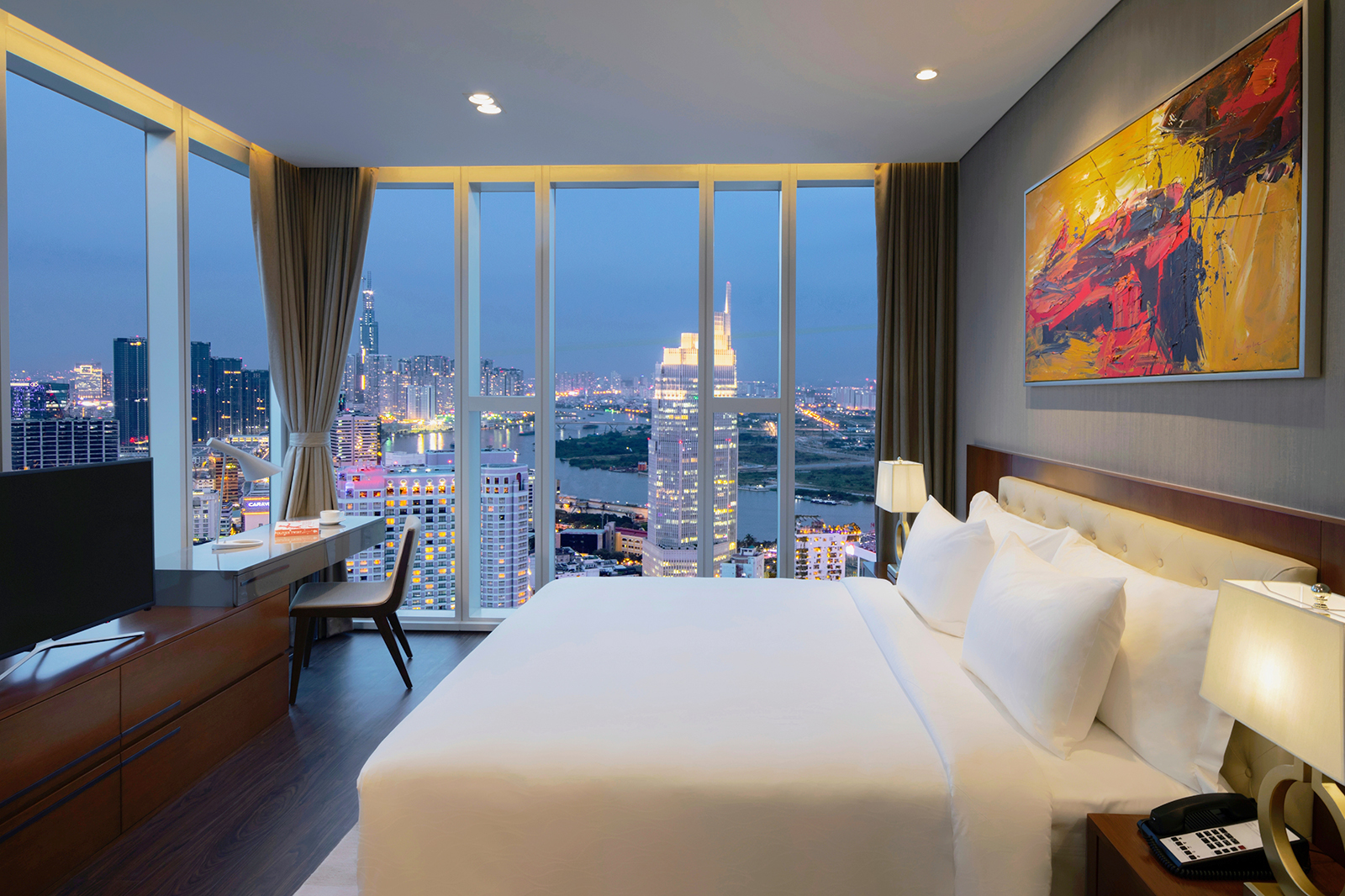 sedona suites khách sạn có hồ bơi ở tphcm
