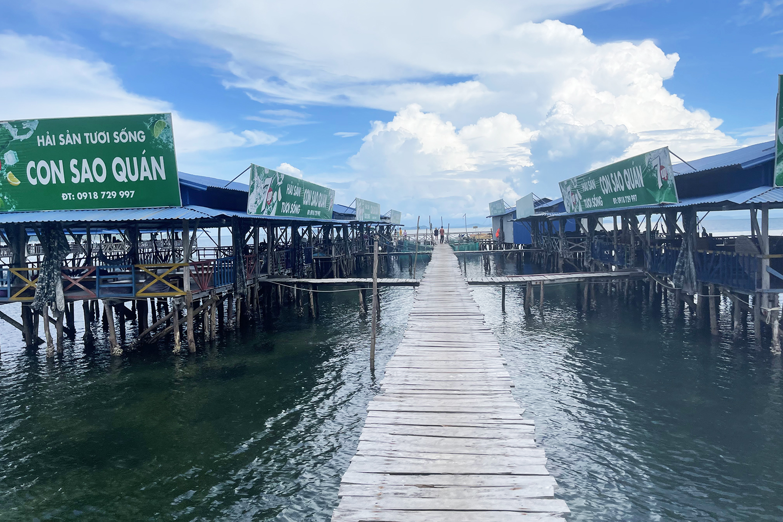 gỏi cá trích con sao quán phú quốc