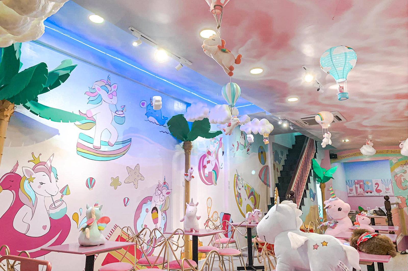 unicorn land coffee quận 4