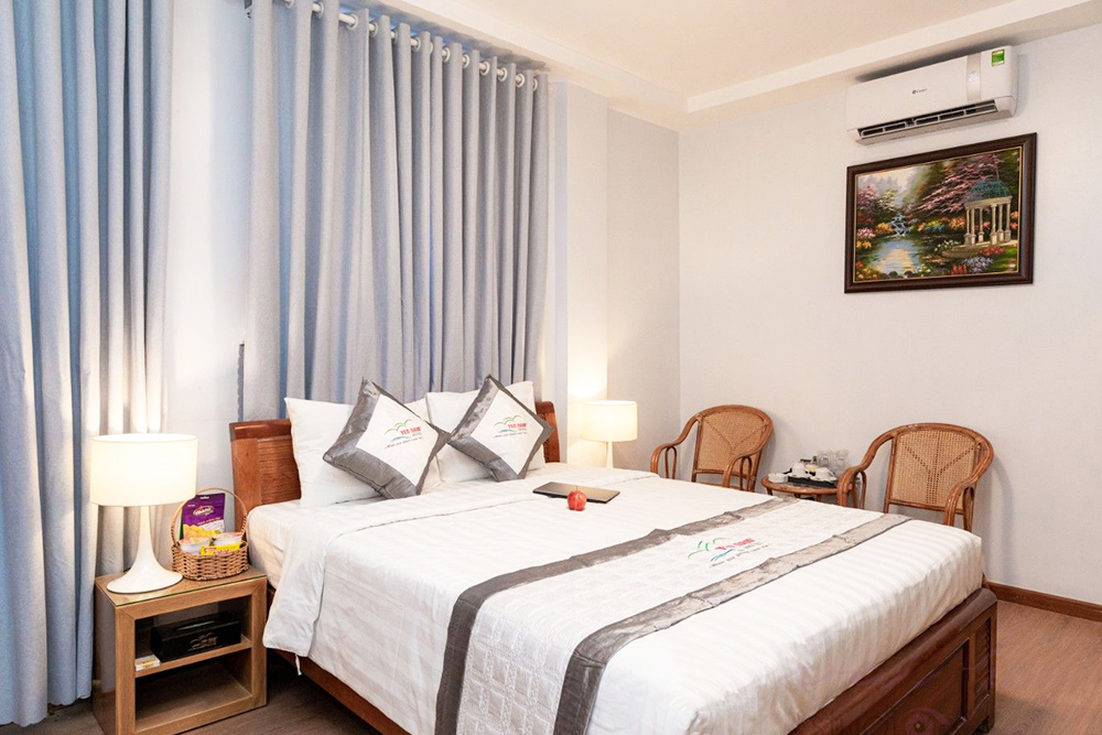 khách sạn phan xích long