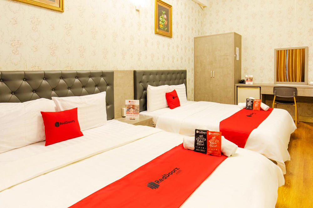 khách sạn reddoorz trúc huyền hotel
