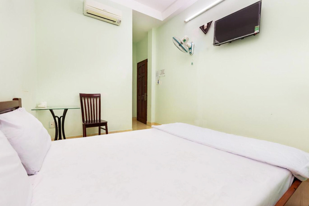 khách sạn mặt trời vàng hotel tân phú