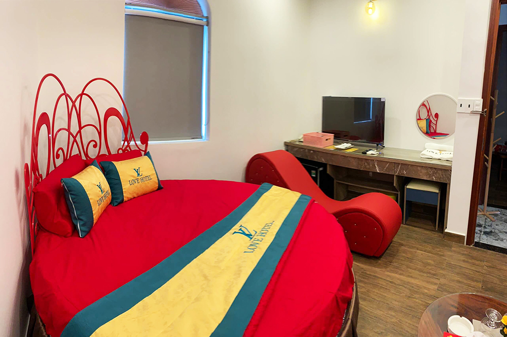 khách sạn hóc môn