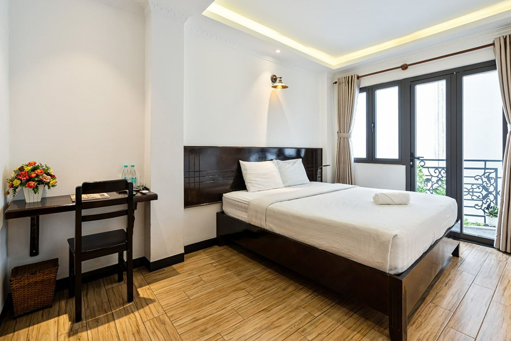 khách sạn lotus laverne hotel gần saigon outcast