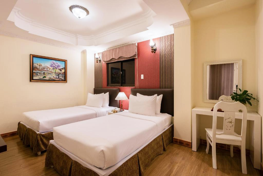 khách sạn asian ruby center point hotel gần nhà thờ đức bà