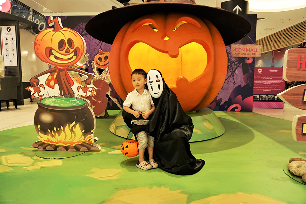 chơi halloween ở aeon mall long biên