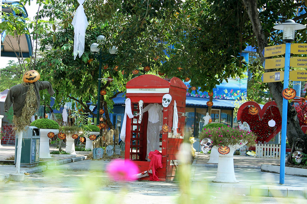 chơi halloween ở công viên nước hồ tây